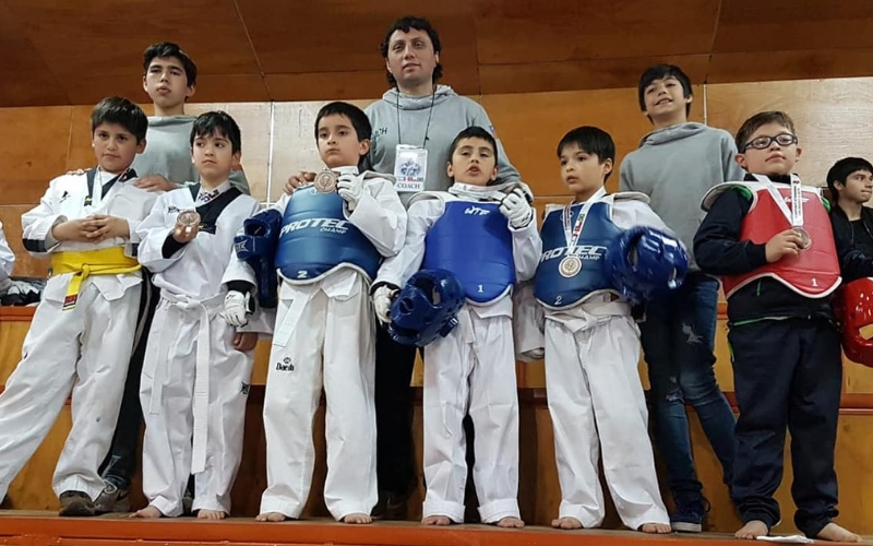 Oros y Platas en Copa Dragones de Taekwondo
