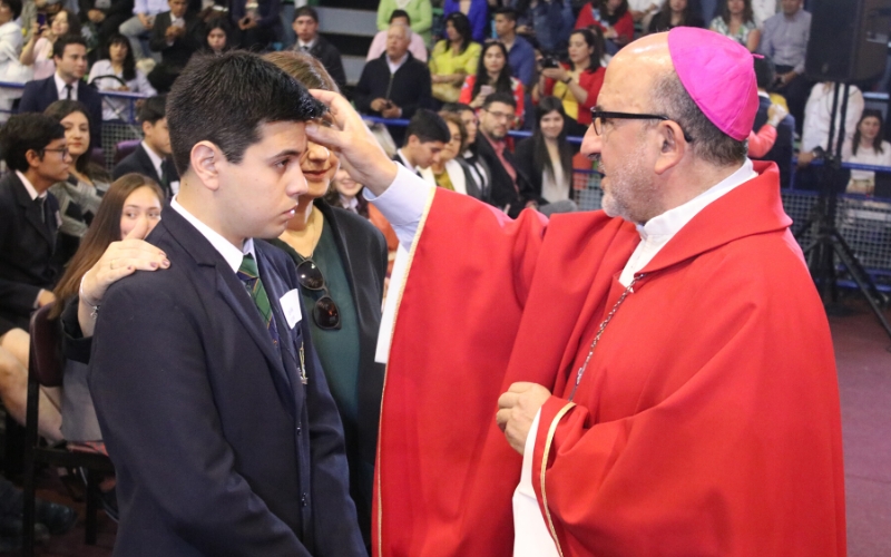 Jóvenes de Concepción reciben la Confirmación en el Colegio Salesiano