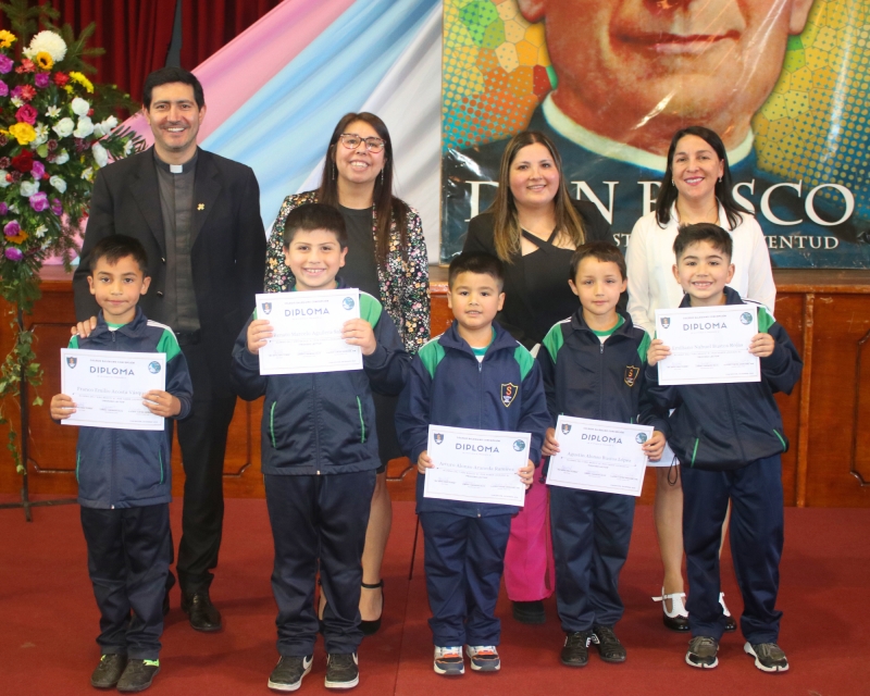 Estudiantes de Primeros Básicos del Colegio Salesiano de Concepción Celebran su Dominio de la Lectura